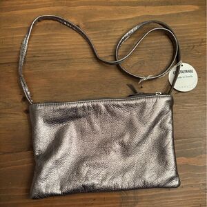 CRYSTALYN KAE NWT BOSSA NOVA PEWTER LEATHER CROSSBODY BAG